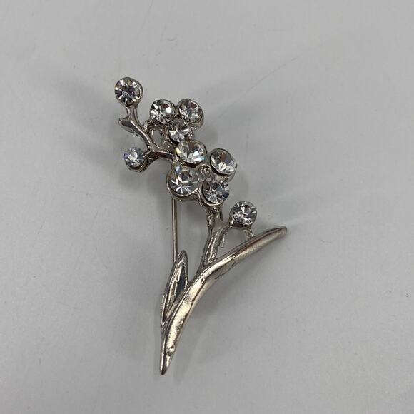 Silver Sprig of flowers pin - Picture 1 of 3